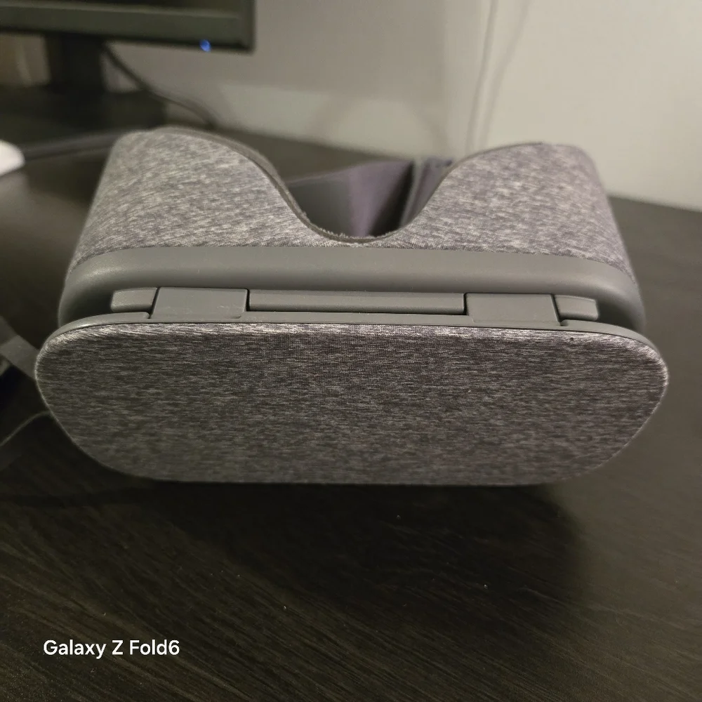 Google Daydream View VR Headset Grey Slate Smartphone Virtual Reality Controller